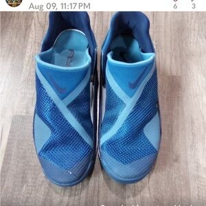 NIKE GO FLYEASE SNEAKERS